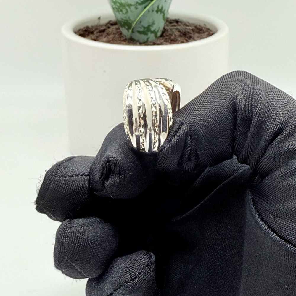 Silver Ring - Picture 3 of 11